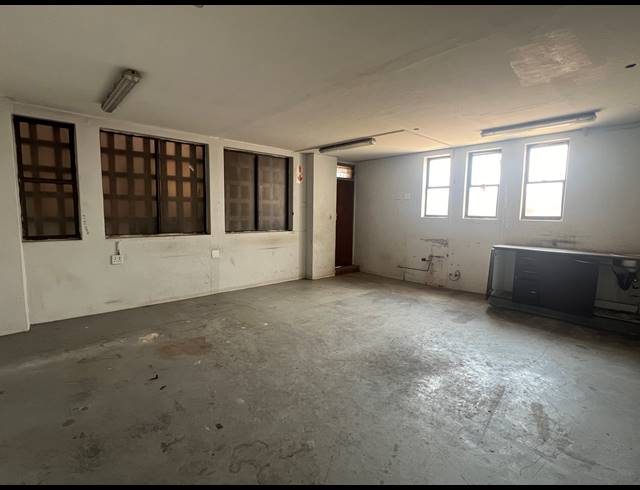 1,300M² BUILDING TO LET IN STRIJDOMPARK